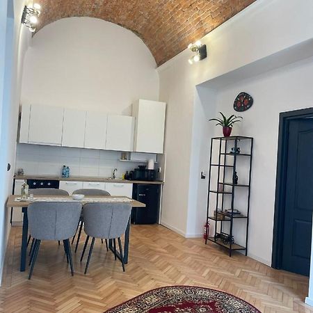 Central Apartment With 2 Bedrooms And 2 Bathrooms Oradea Zewnętrze zdjęcie