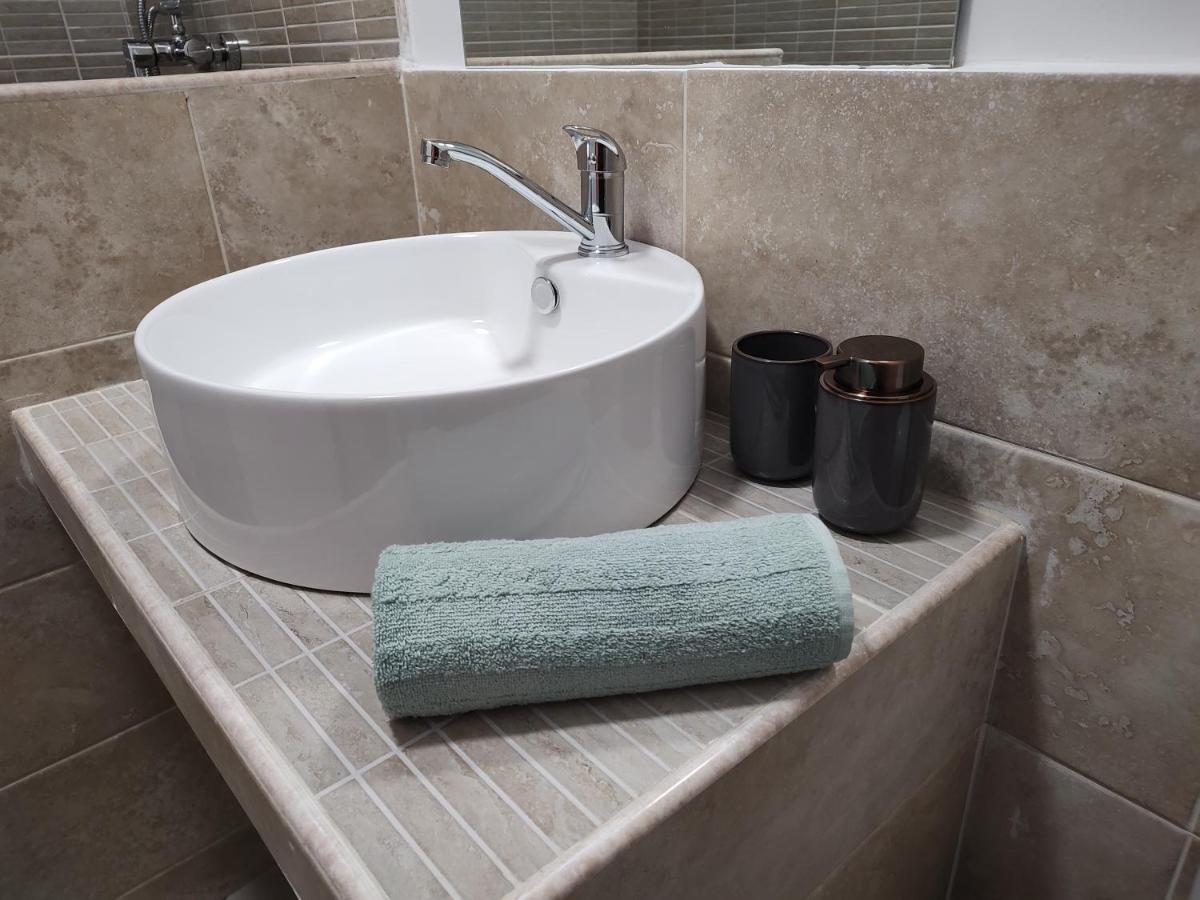 Central Apartment With 2 Bedrooms And 2 Bathrooms Oradea Zewnętrze zdjęcie