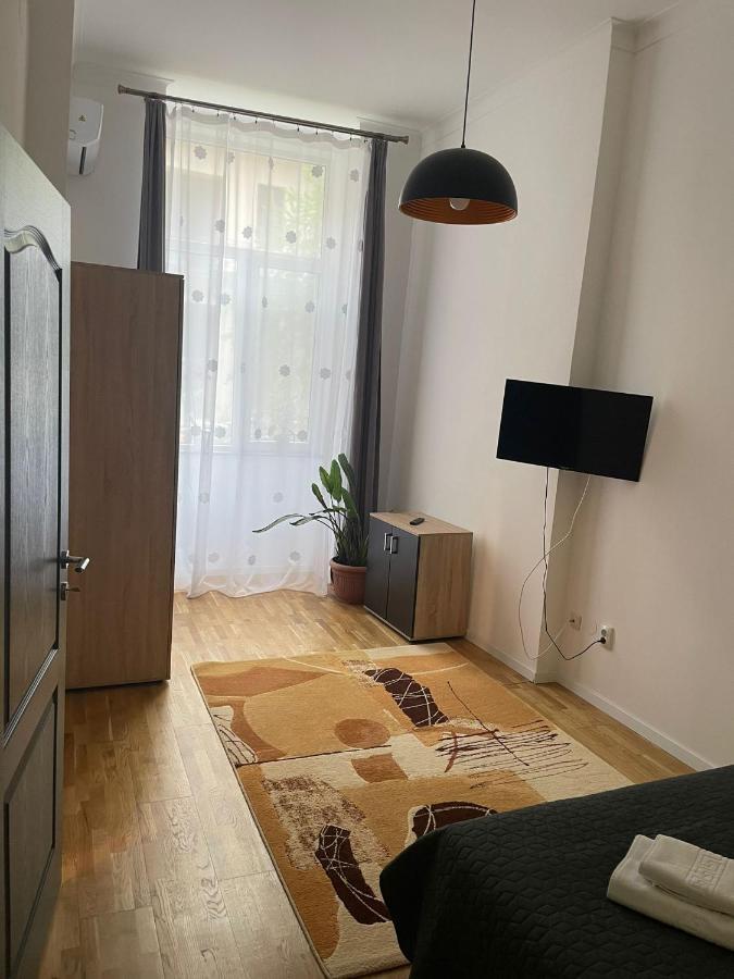Central Apartment With 2 Bedrooms And 2 Bathrooms Oradea Zewnętrze zdjęcie